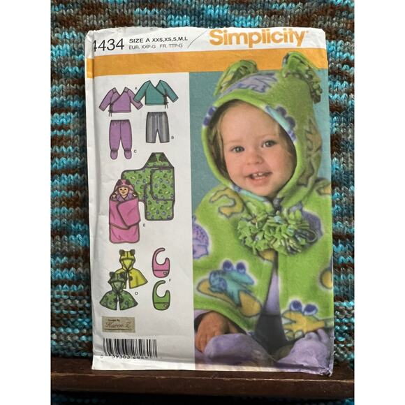 Simplicity 4434 boby hood top pant swaddle bib pattern - Picture 1 of 5